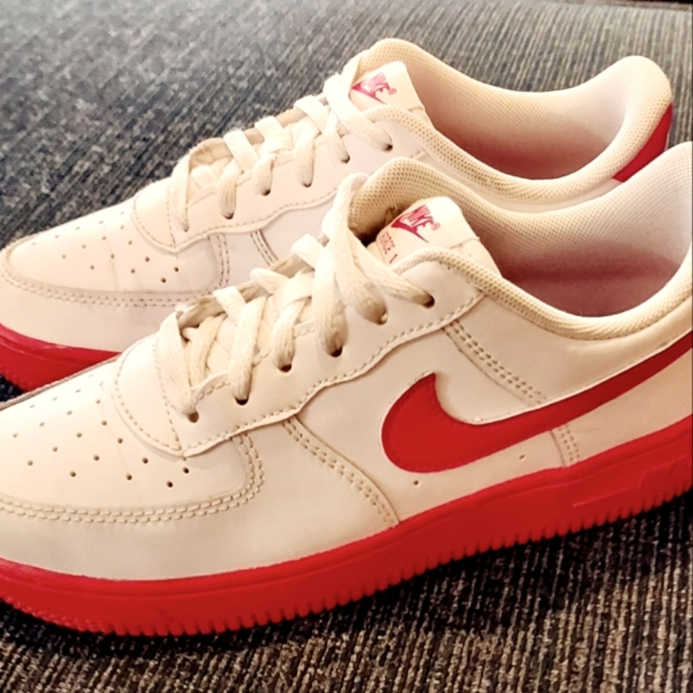 Air Force 1 GS Red Sole - Kids Show